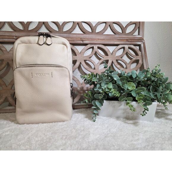 Coach Gotham Pack Pebbled Leather Cream Shoulder Bag - Picture 1 of 12